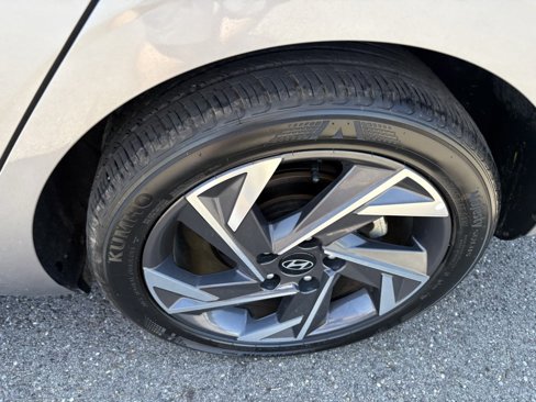 Used 2024 Hyundai Elantra Limited image 14