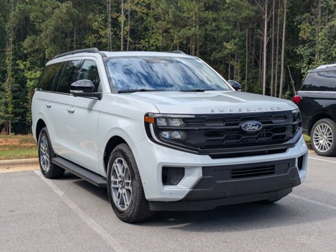 New 2025 Ford Expedition Active image 2