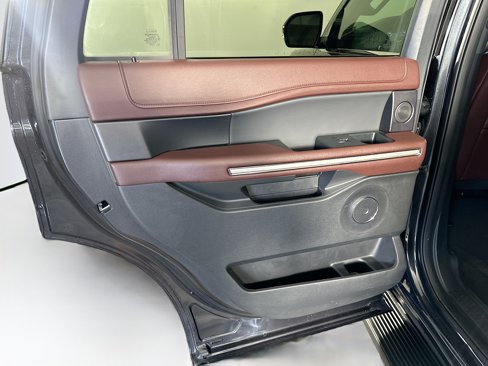 Used 2024 Ford Expedition Limited image 27