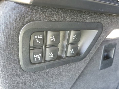 Used 2024 BMW X7 xDrive40i image 37