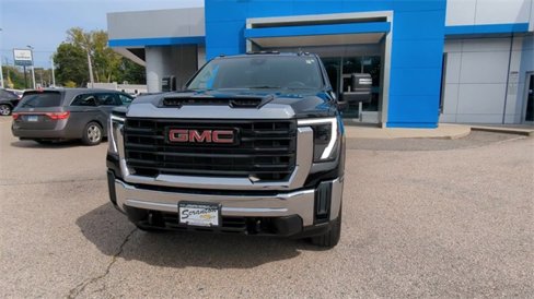 Certified 2024 GMC Sierra 2500 Pro w/ Convenience Package image 3