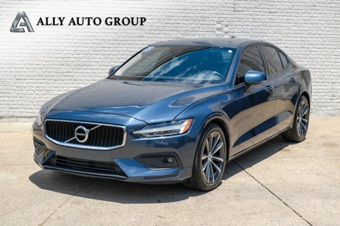 Used 2021 Volvo S60 T5 Momentum image 1