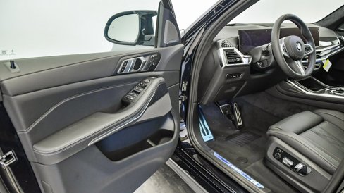 New 2026 BMW X7 M60i image 28