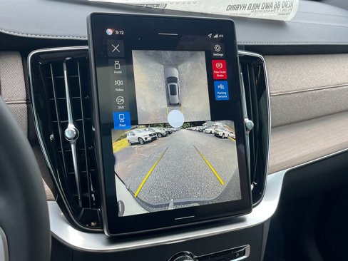 New 2026 Volvo XC90 B6 Plus w/ Protection Package Premier image 25