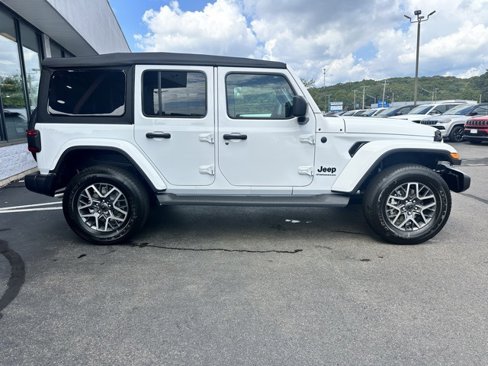 New 2025 Jeep Wrangler Sahara image 4