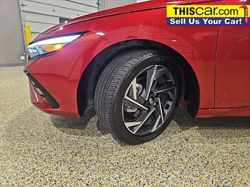 Used 2024 Hyundai Elantra Limited image 24