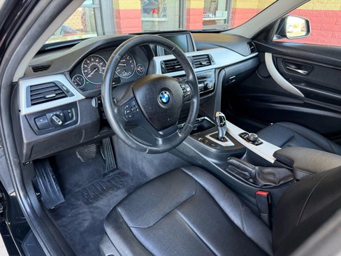 Used 2017 BMW 320i Sedan image 16