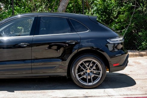 Used 2024 Porsche Macan w/ Premium Plus Package image 20