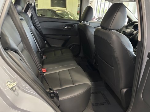 Used 2025 Nissan Rogue SL w/ SL Premium Package image 20