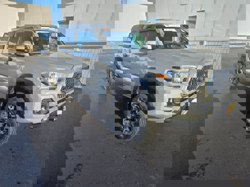 Certified 2019 Toyota Tacoma TRD Off-Road image 1