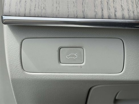 Used 2024 Volvo XC90 B6 Plus w/ Protection Package image 18