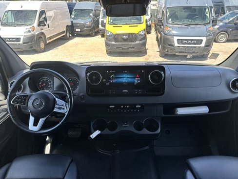 Used 2022 Mercedes-Benz Sprinter 2500 image 16