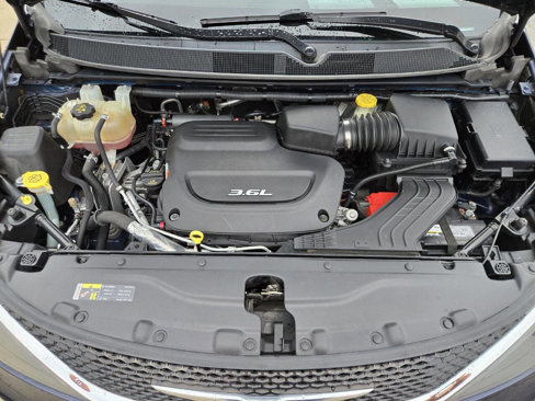 Used 2017 Chrysler Pacifica Touring image 20