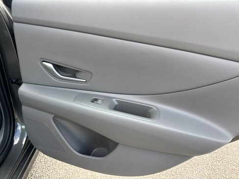 Used 2025 Hyundai Elantra Sport image 16