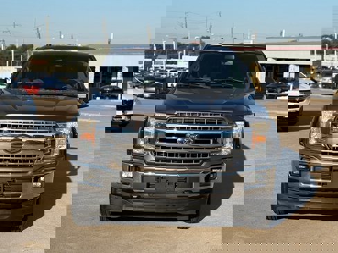 Used 2018 Ford F150 XLT w/ Equipment Group 302A Luxury image 4
