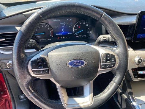 Used 2021 Ford Explorer XLT w/ Equipment Group 202A image 11