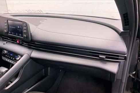 Used 2025 Hyundai Elantra Sport image 14