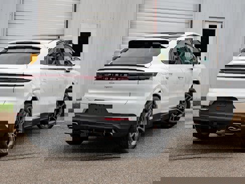 New 2025 Porsche Cayenne Coupe image 7
