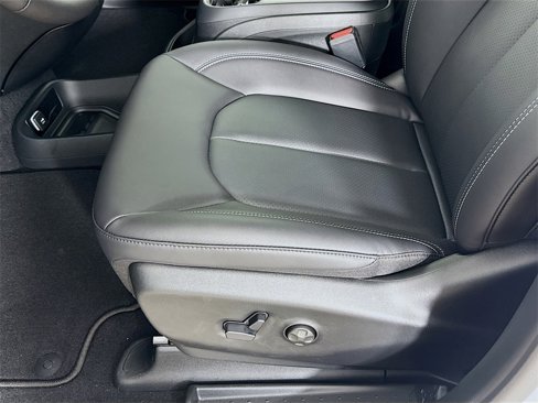 New 2026 Chrysler Pacifica Select image 21