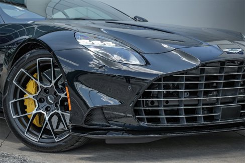 New 2025 Aston Martin Vanquish Coupe image 13