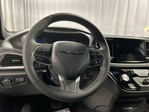 New 2026 Chrysler Pacifica Select image 13