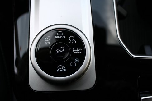 New 2025 Mitsubishi Outlander SE image 28