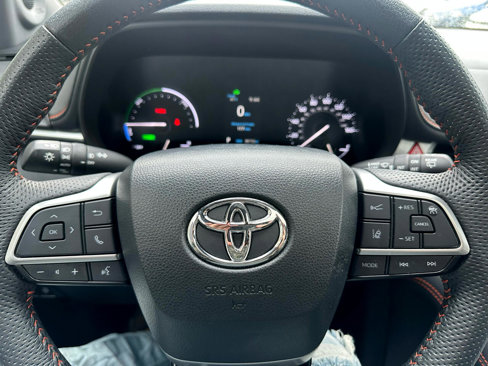 Used 2022 Toyota Sienna XSE image 15