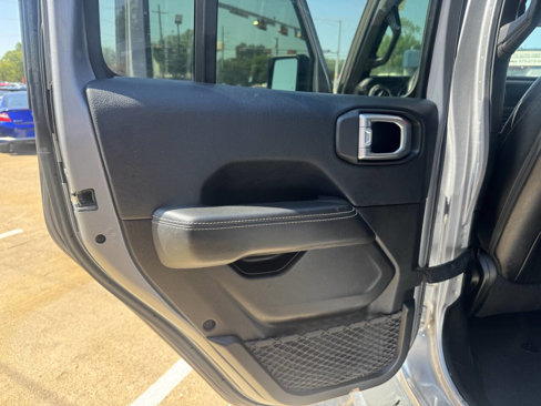 Used 2018 Jeep Wrangler Unlimited Sahara w/ Cold Weather Group image 24