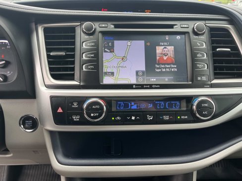 Used 2019 Toyota Highlander XLE image 22