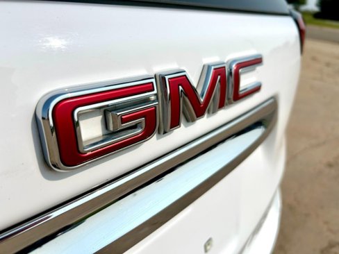 Used 2024 GMC Terrain SLT image 12