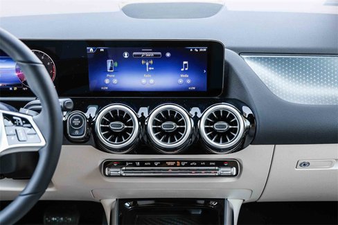 Certified 2025 Mercedes-Benz GLA 250 4MATIC image 11