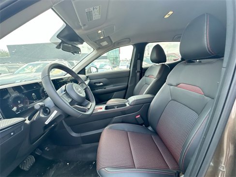 New 2025 Nissan Kicks SR image 18