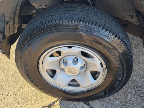 Used 2020 Toyota Tacoma SR image 13