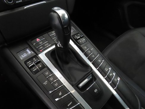 Used 2017 Porsche Macan image 16