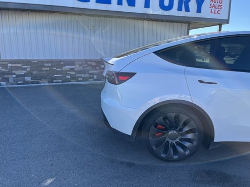 Used 2025 Tesla Model Y Performance image 11