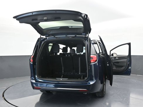 New 2025 Chrysler Pacifica Select image 68