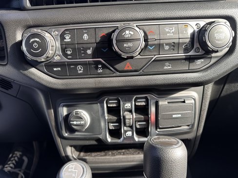 New 2025 Jeep Gladiator Sport image 25