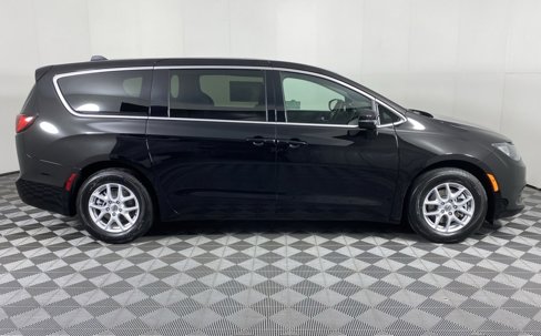New 2025 Chrysler Voyager LX image 17