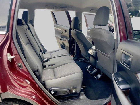 Used 2018 Toyota Highlander FWD V6 image 12