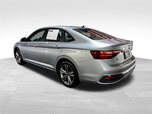 Used 2024 Volkswagen Jetta SE image 6