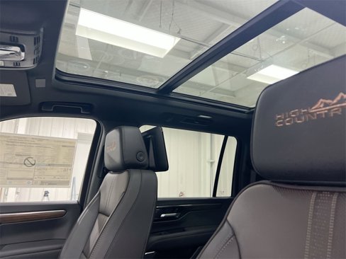 New 2026 Chevrolet Suburban High Country image 19