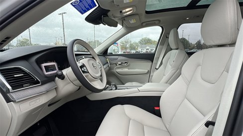 New 2025 Volvo XC90 T8 Plus w/ Protection Package Premier image 27