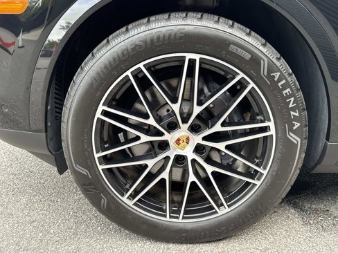 Certified 2024 Porsche Cayenne Coupe image 12