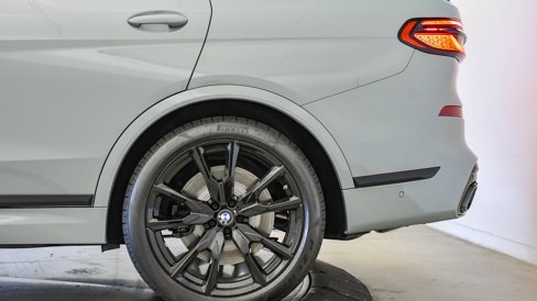 New 2026 BMW X7 M60i image 13