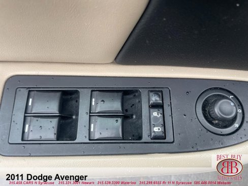 Used 2011 Dodge Avenger Lux image 12