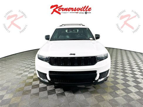 Used 2021 Jeep Grand Cherokee L Laredo image 2