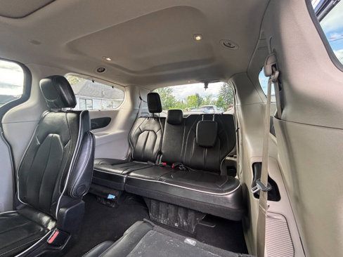 Used 2022 Chrysler Pacifica Limited image 12