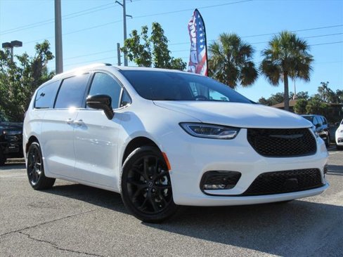 New 2026 Chrysler Pacifica Limited w/ S Appearance Package image 1