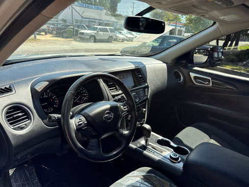 Used 2019 Nissan Pathfinder SV image 13