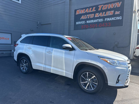 Used 2017 Toyota Highlander XLE image 1